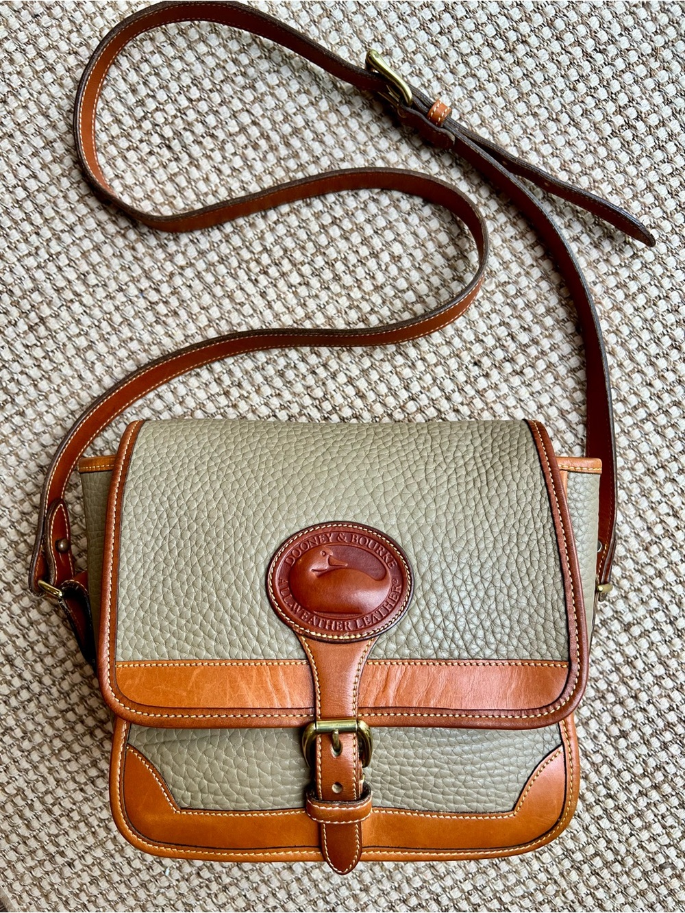 🦆Vintage Dooney & Bourke AWL Taupe Leather Crossbody Messenger Bag